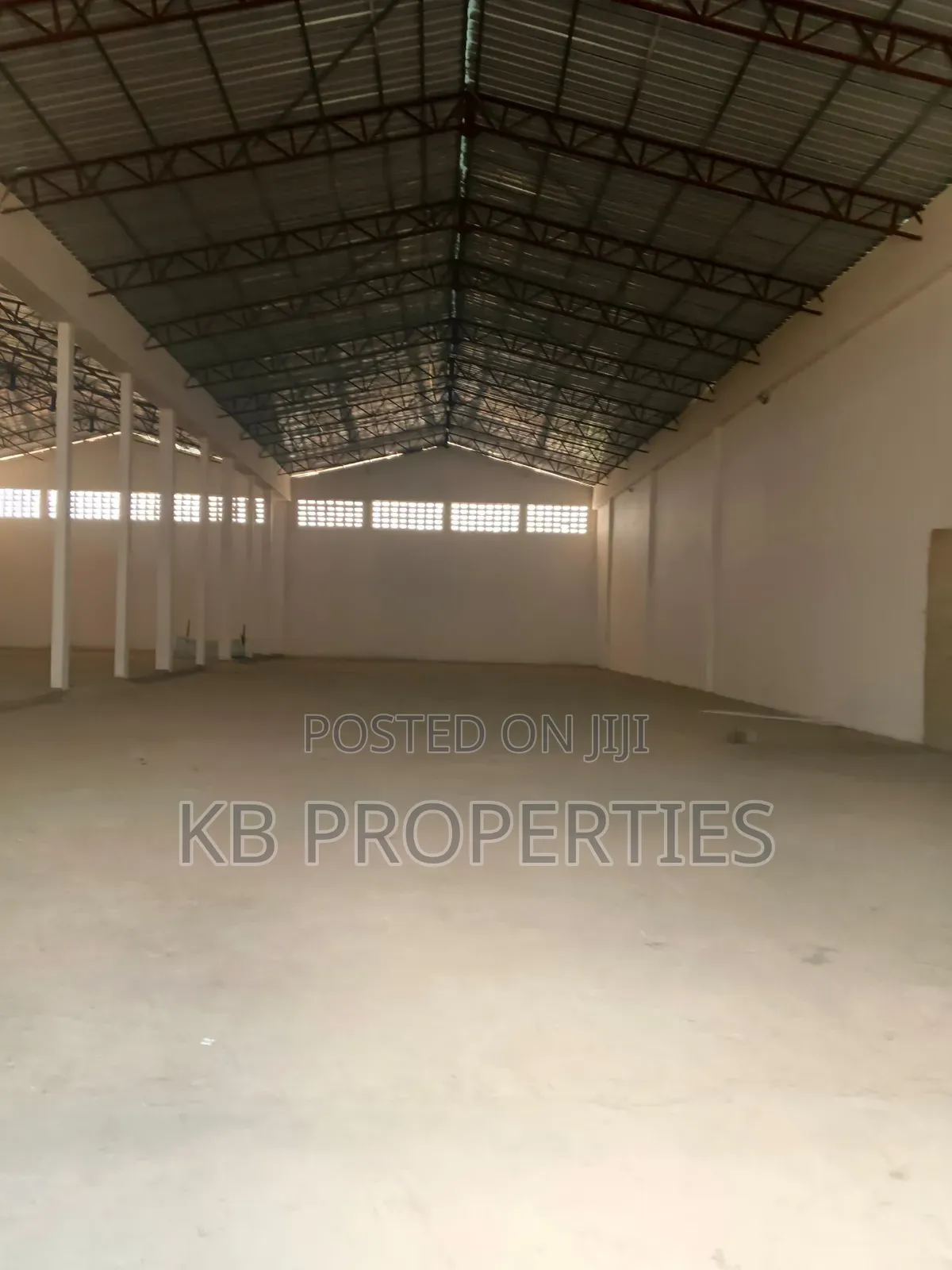 Warehouse for Rent in Baatsona Total