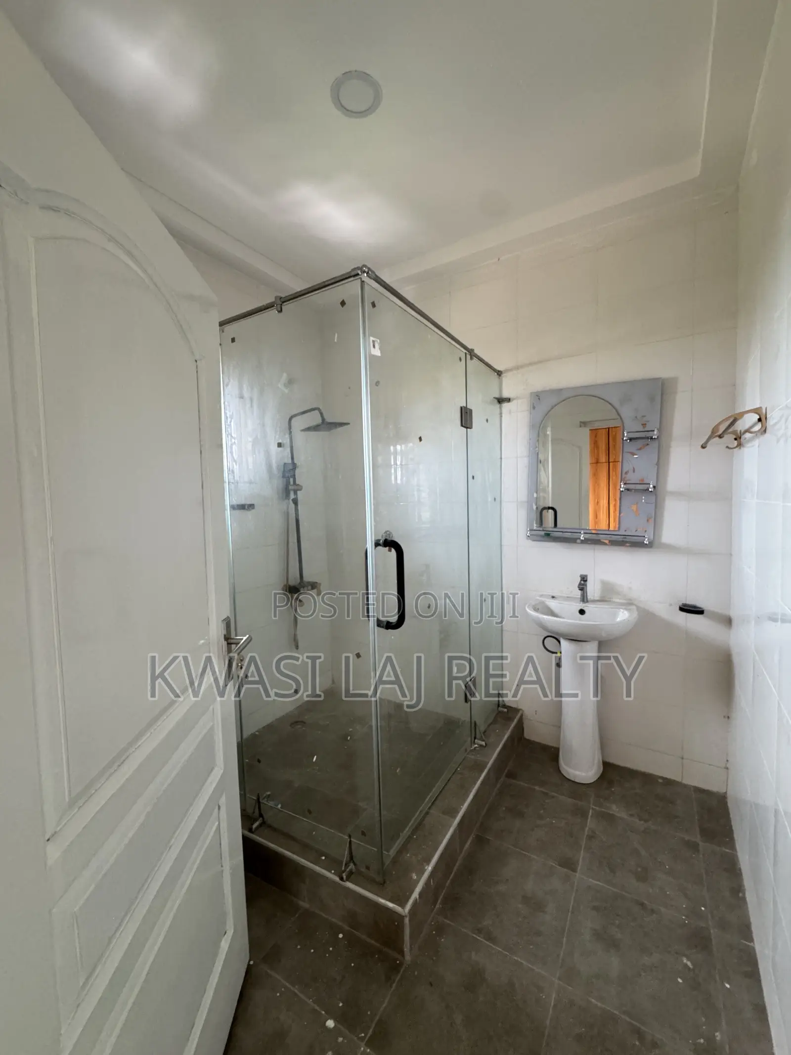 1bdrm Apartment in Redtop, Weija for rent in Weija