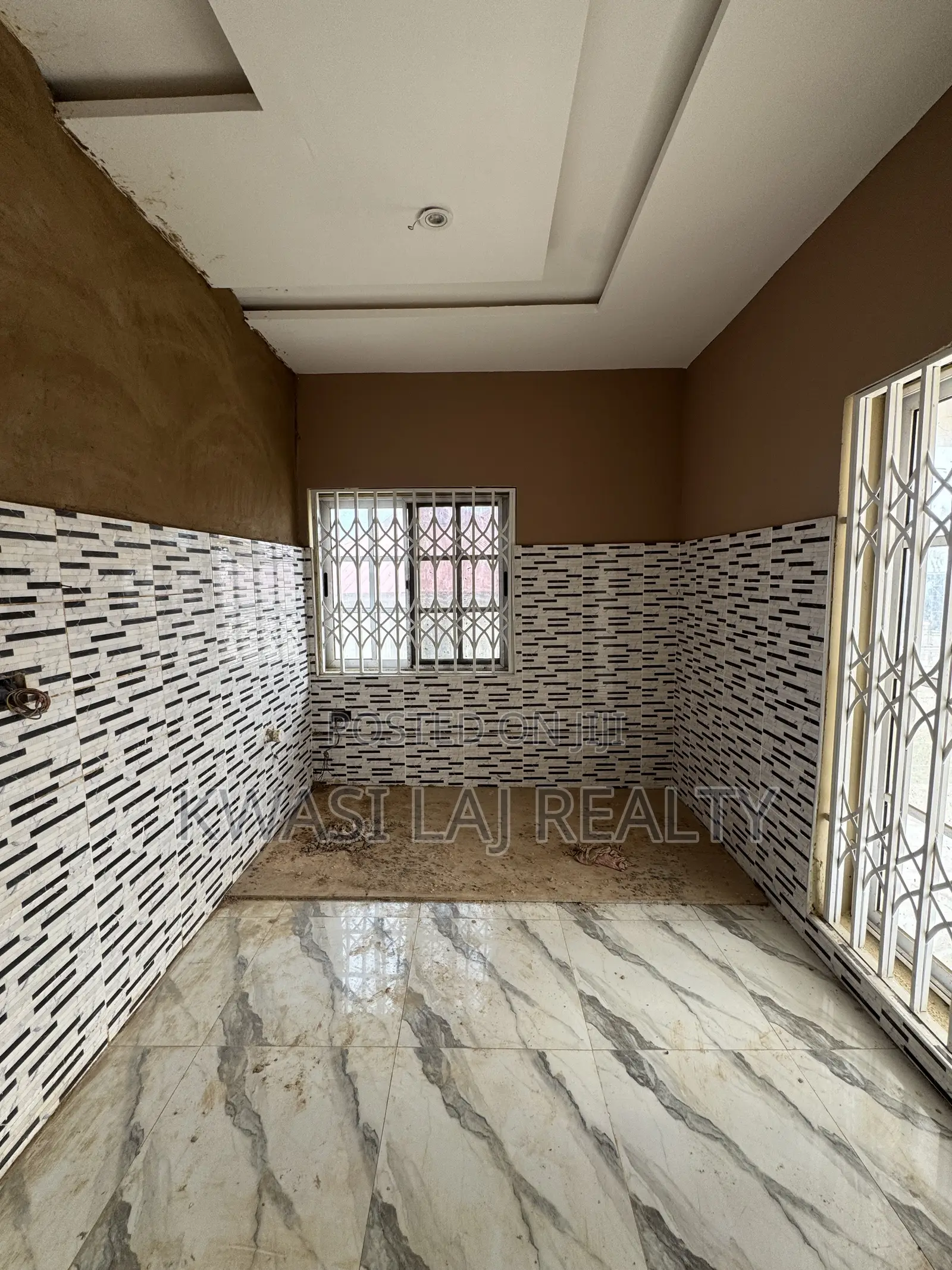1bdrm Apartment in Redtop, Weija for rent in Weija