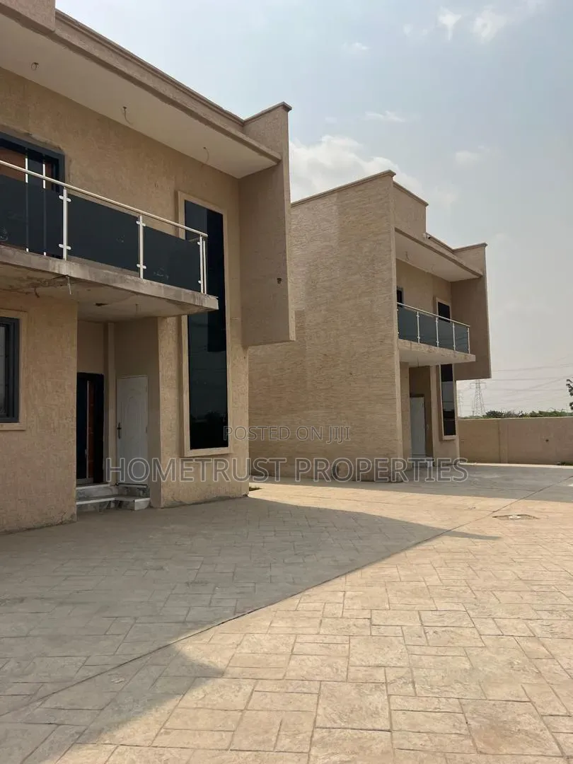 4bdrm Duplex in Ashaley Botwe, Nmai-Dzorn for sale in Nmai-Dzorn