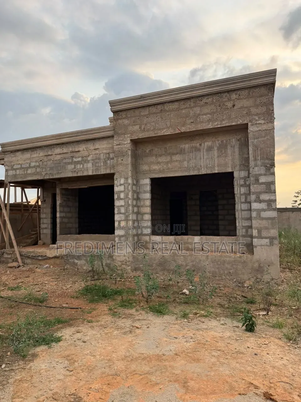 3bdrm House in Fredimens Real, Atwima Kwanwoma for sale in Atwima Kwanwoma