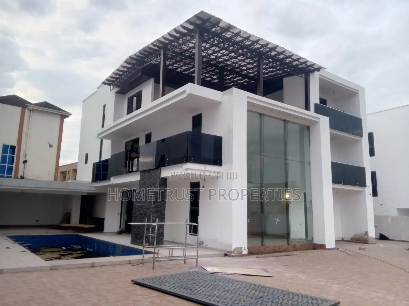7bdrm Duplex in East Legon, Boundary Road Area for sale in Boundary Road Area