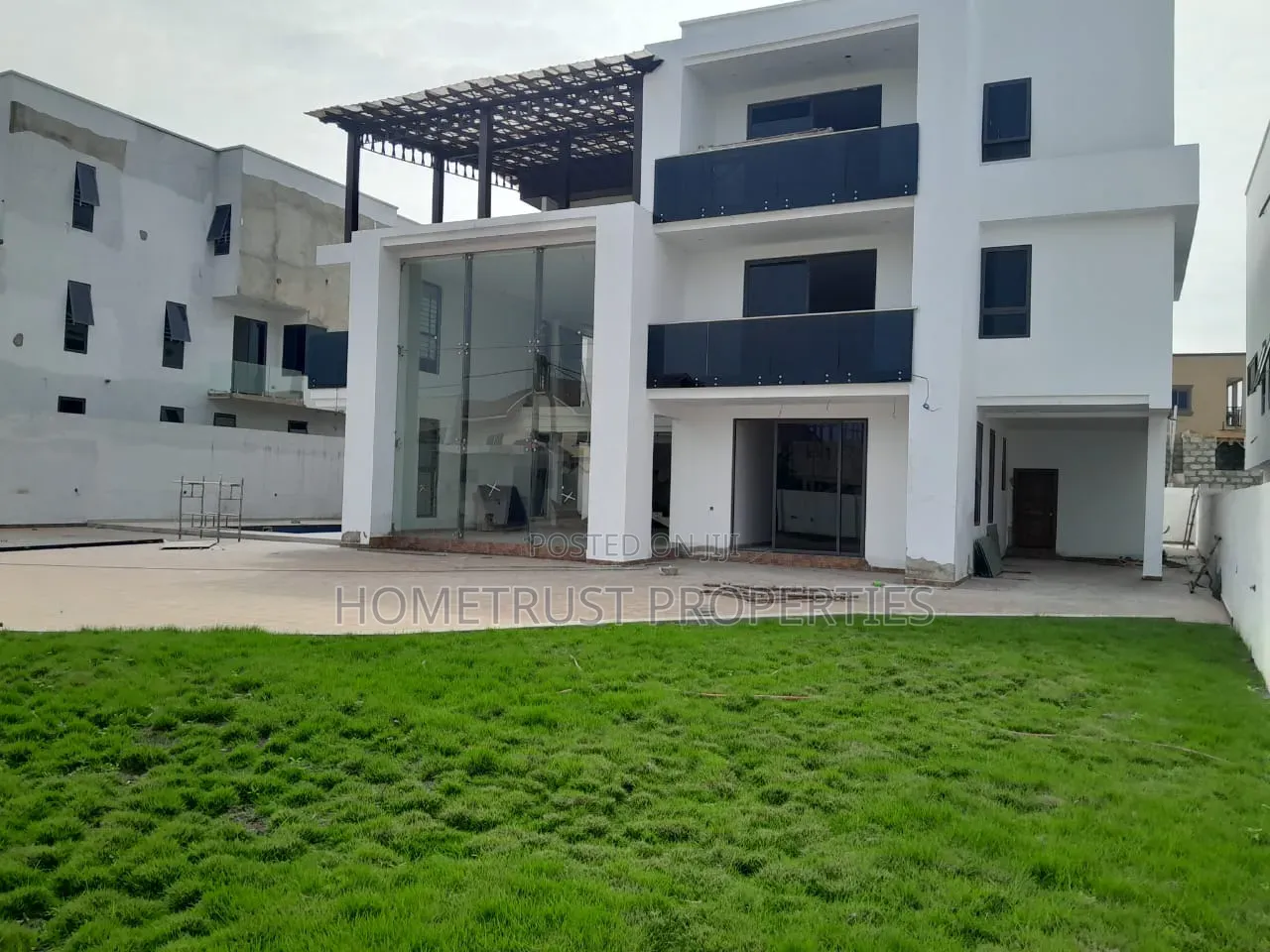 7bdrm Duplex in East Legon, Boundary Road Area for sale in Boundary Road Area