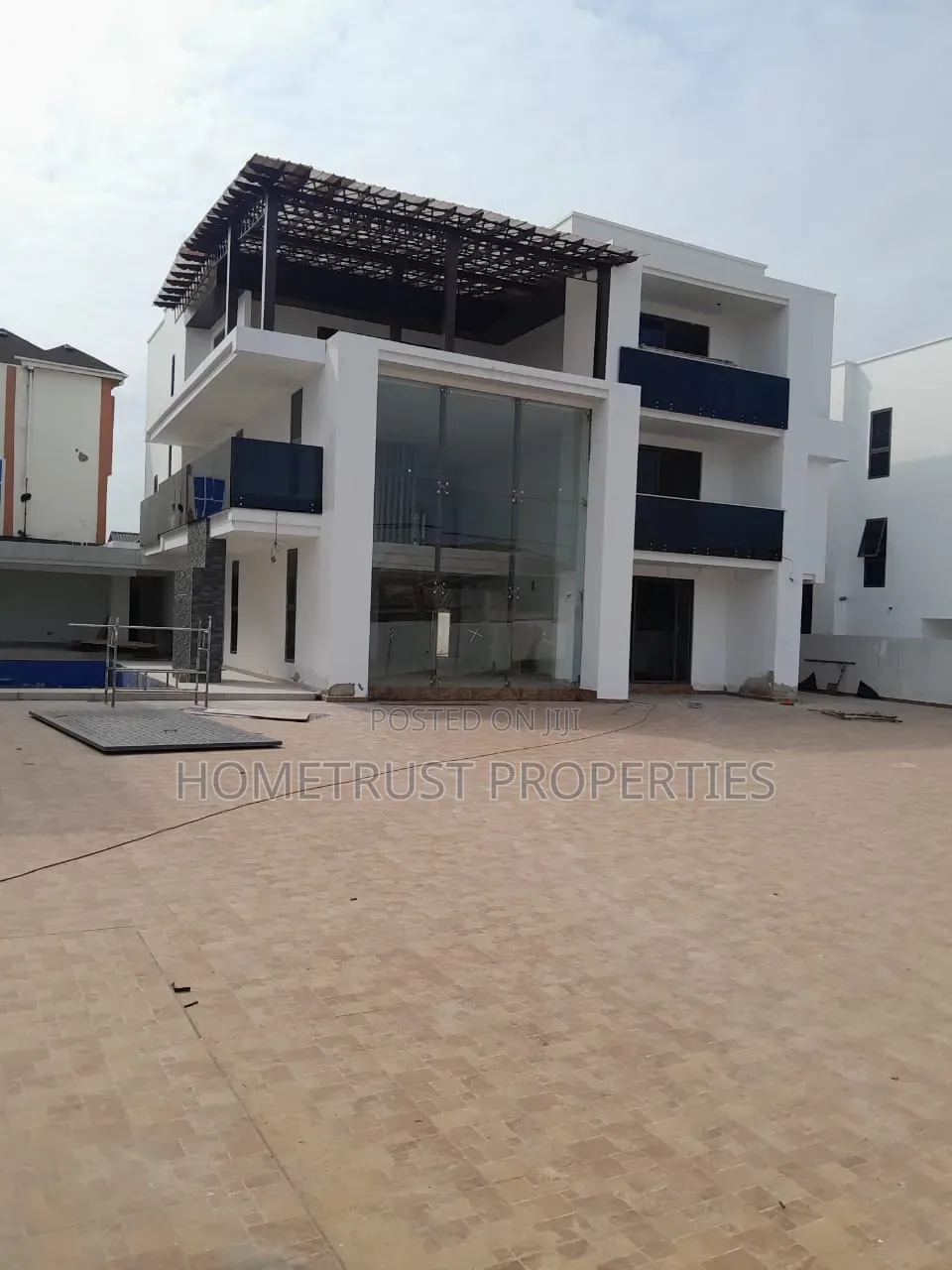 7bdrm Duplex in East Legon, Boundary Road Area for sale in Boundary Road Area