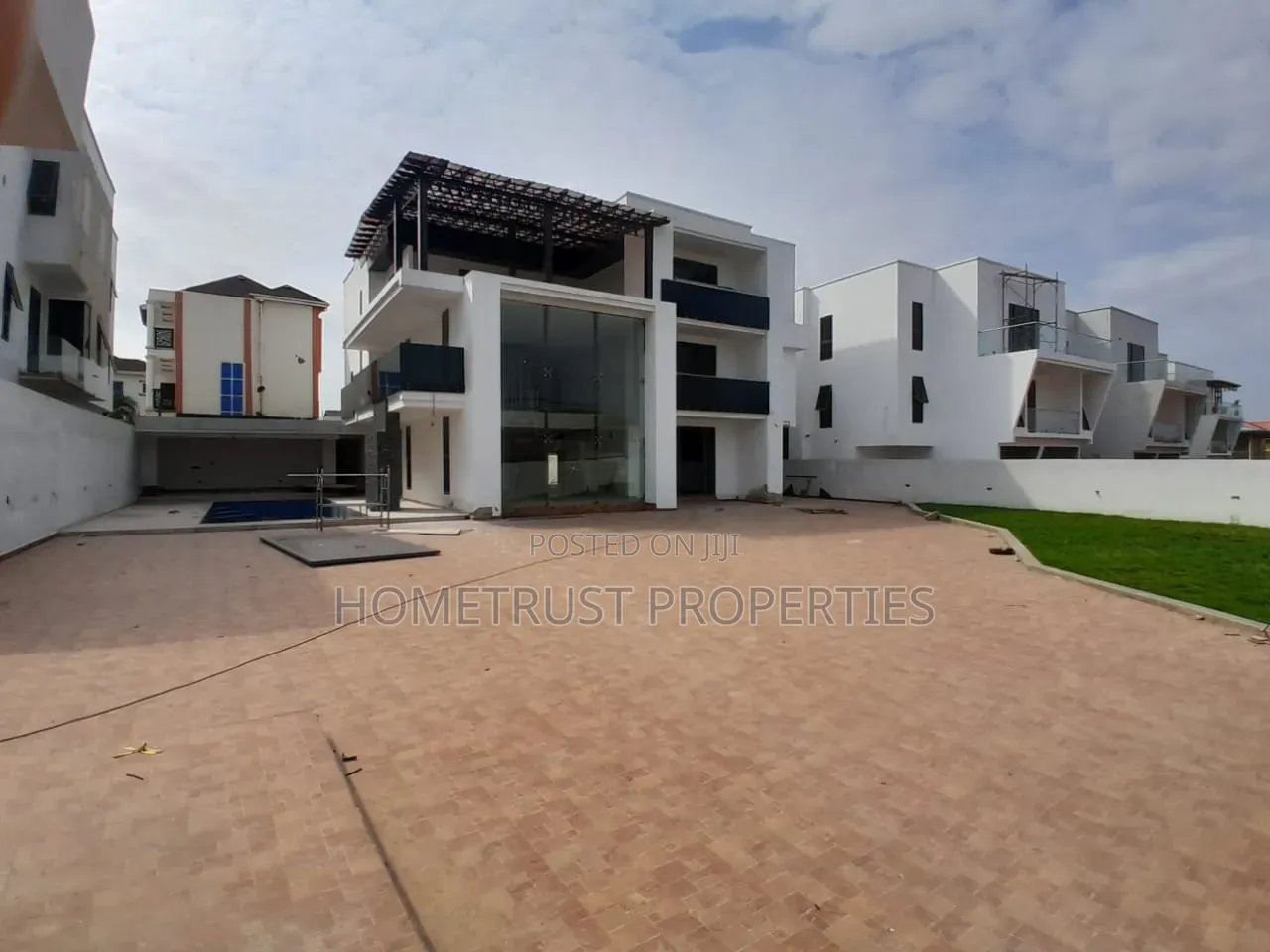 7bdrm Duplex in East Legon, Boundary Road Area for sale in Boundary Road Area