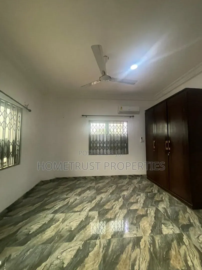 4bdrm Duplex in Tema Community 20, Sakumono for rent in Sakumono