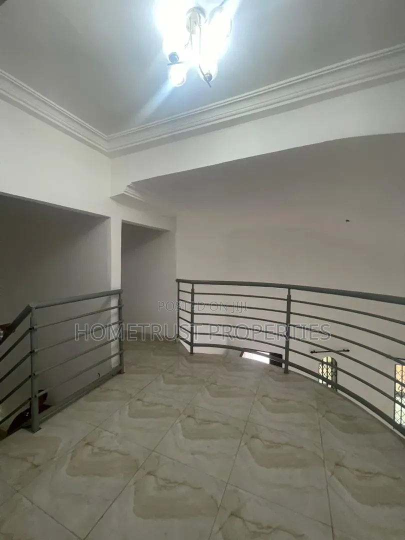 4bdrm Duplex in Tema Community 20, Sakumono for rent in Sakumono