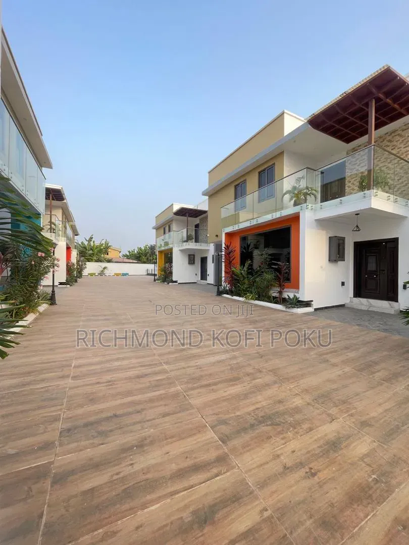 4bdrm Townhouse/Terrace in Kofis Realty, Baatsona Total for sale in Baatsona Total