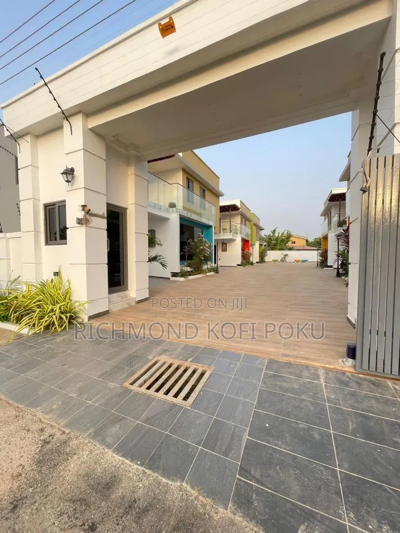 4bdrm Townhouse/Terrace in Kofis Realty, Baatsona Total for sale in Baatsona Total