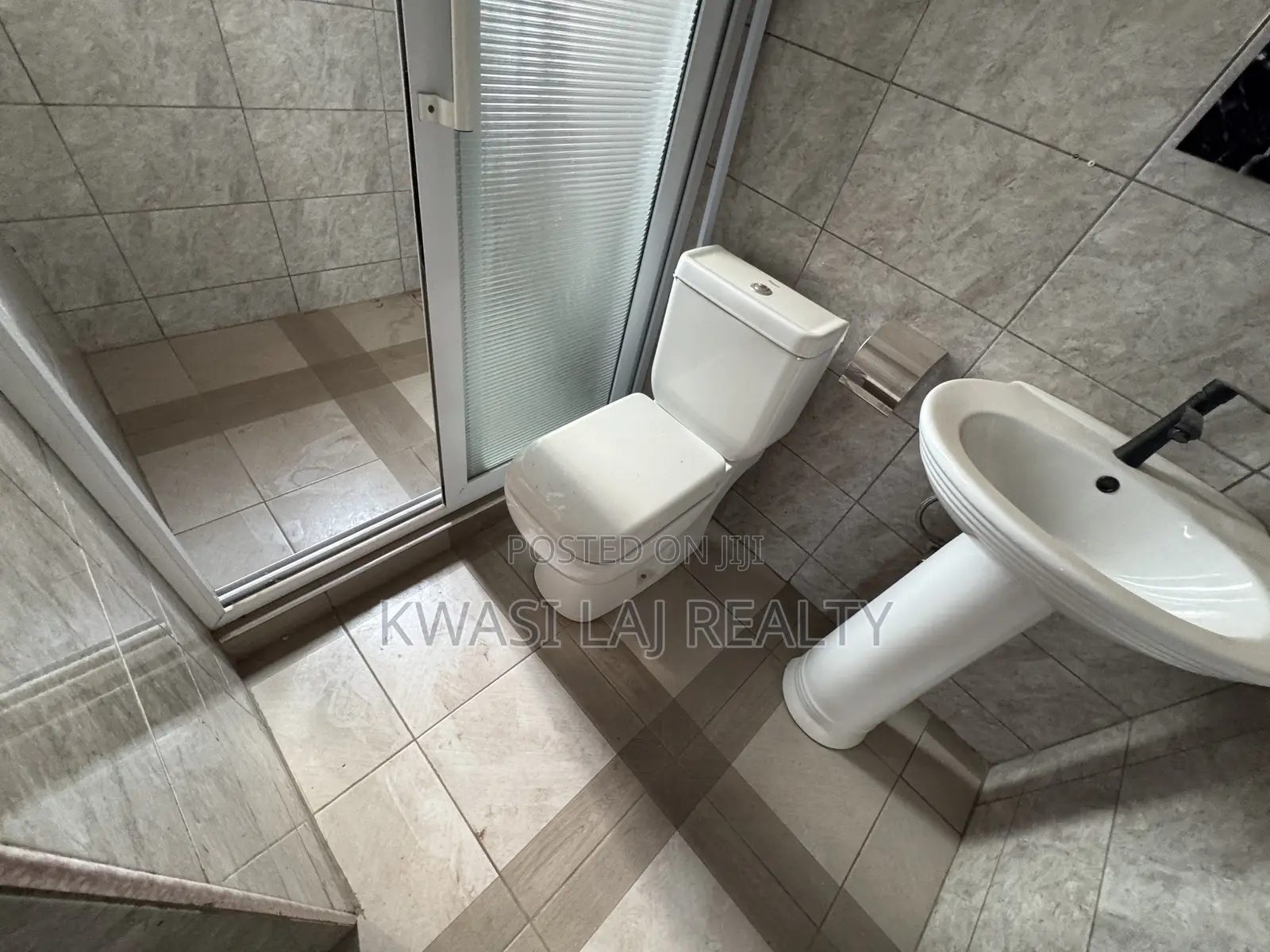 2bdrm Apartment in Old Barrier, Weija for rent in Weija