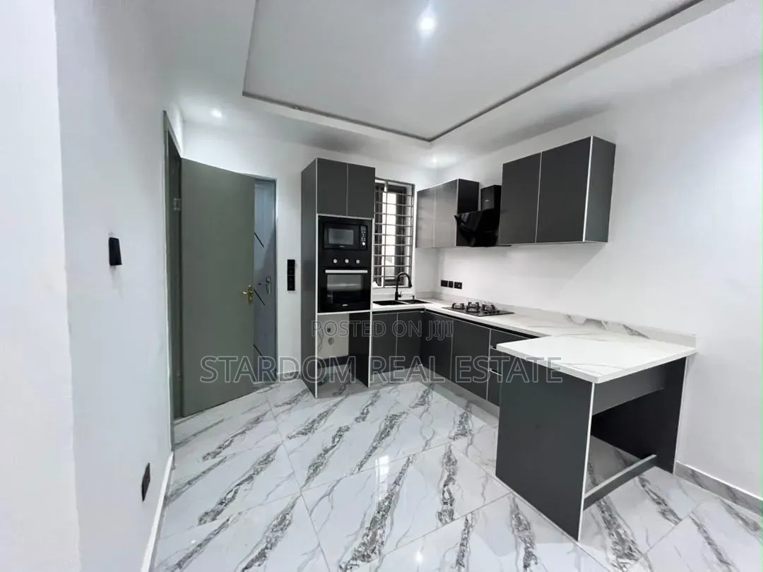 2bdrm Townhouse / Terrace in Ashaley Botwe, Nmai-Dzorn for rent in Nmai-Dzorn