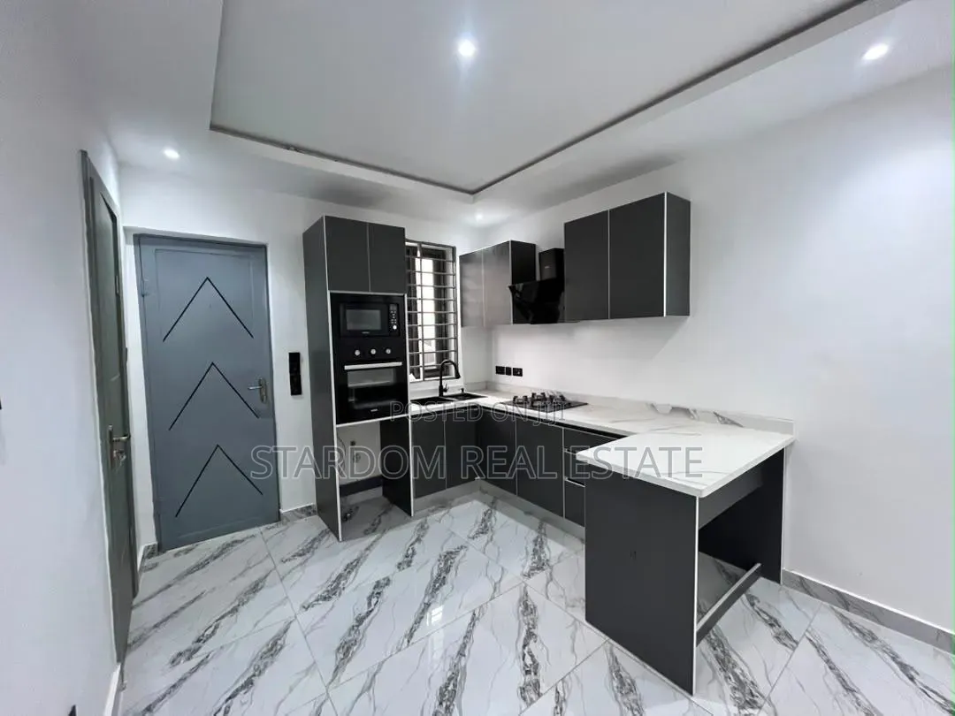 2bdrm Townhouse / Terrace in Ashaley Botwe, Nmai-Dzorn for rent in Nmai-Dzorn