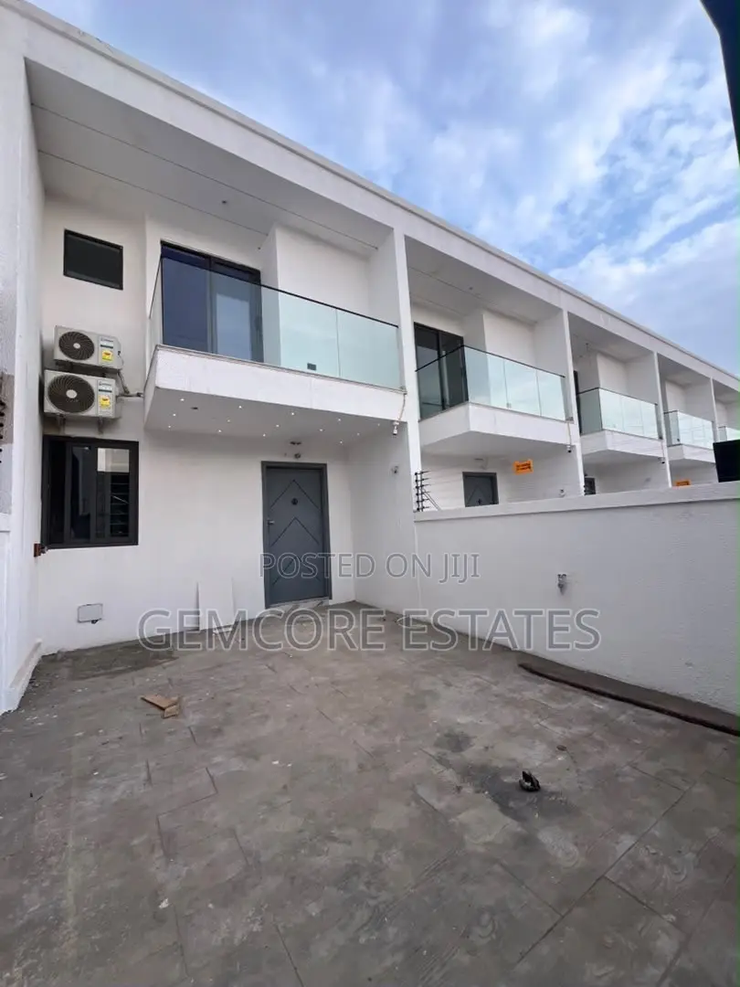 2bdrm Townhouse / Terrace in School Junction, Ashaley Botwe for rent in Ashaley Botwe