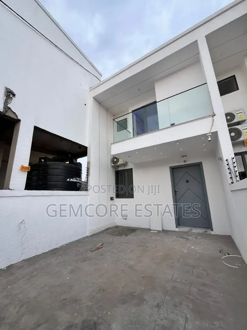 2bdrm Townhouse / Terrace in School Junction, Ashaley Botwe for rent in Ashaley Botwe