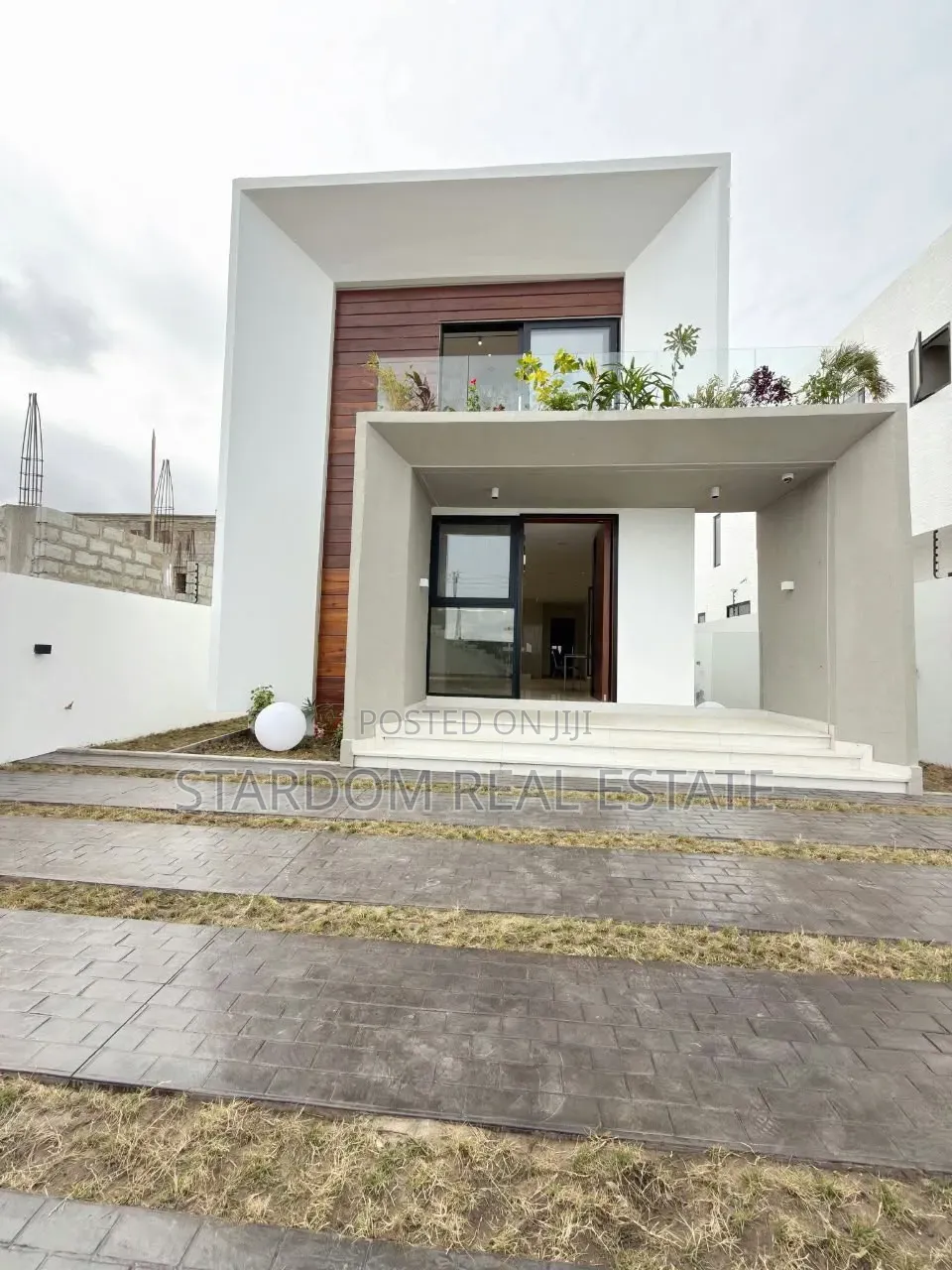 4bdrm Duplex in East Legon Hills, Boundary Road Area for sale in Boundary Road Area