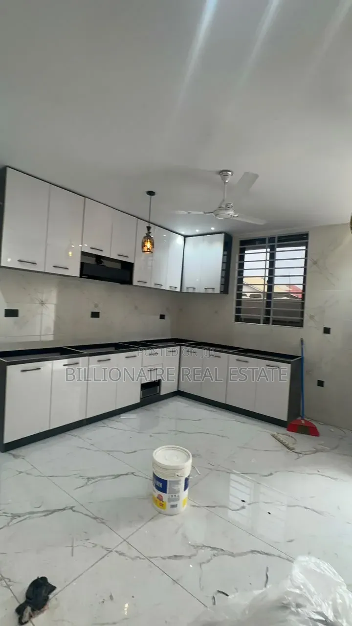 4bdrm Duplex in Asokore Mampong, Kumasi Metropolitan for sale in Kumasi Metropolitan