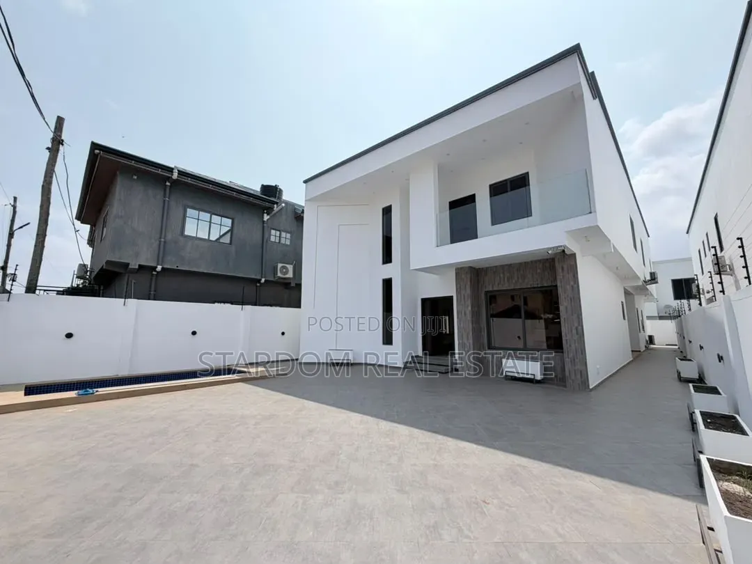 4bdrm Duplex in Ashaley Botwe, School Junction for sale in School Junction
