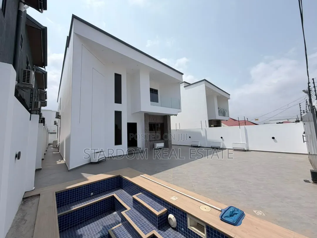 4bdrm Duplex in Ashaley Botwe, School Junction for sale in School Junction