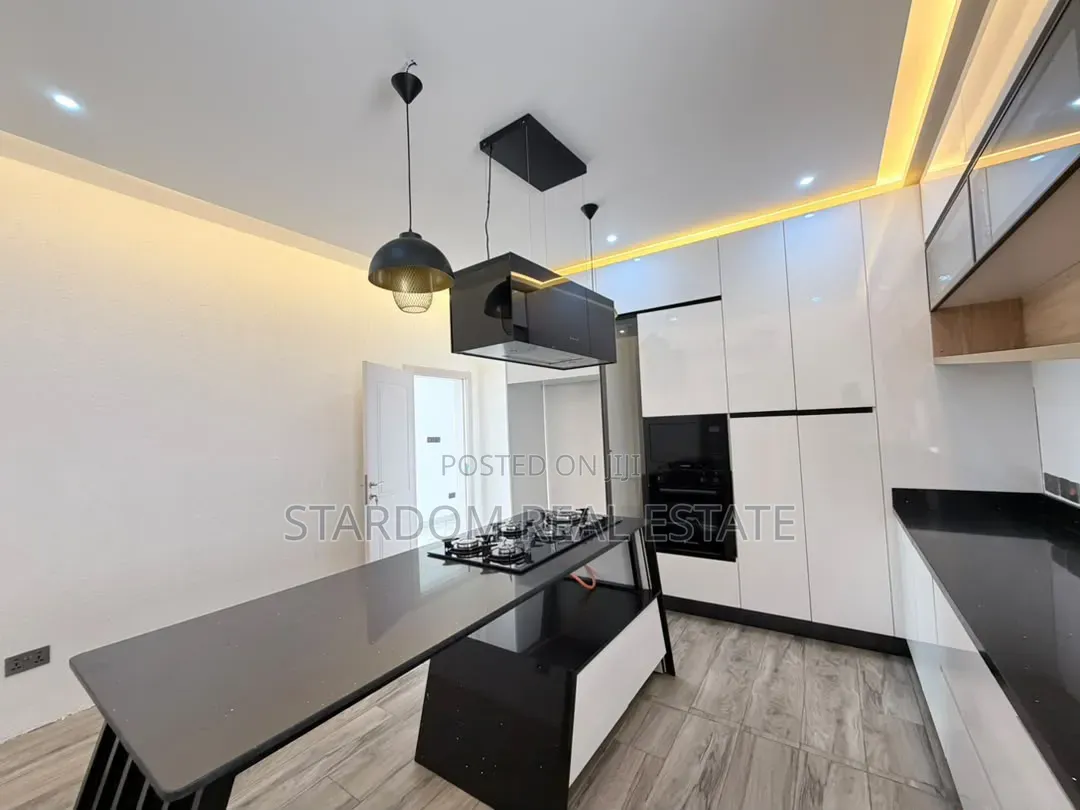 4bdrm Duplex in Ashaley Botwe, School Junction for sale in School Junction