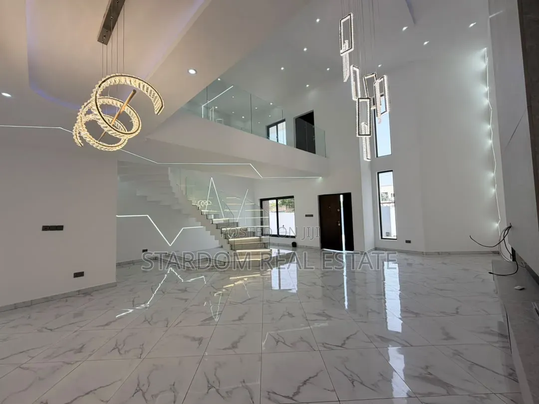 4bdrm Duplex in Ashaley Botwe, School Junction for sale in School Junction