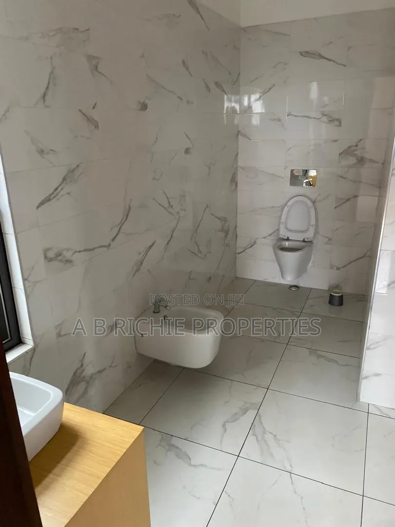 4bdrm Penthouse in Ab Richie Properties, American House for rent in American House