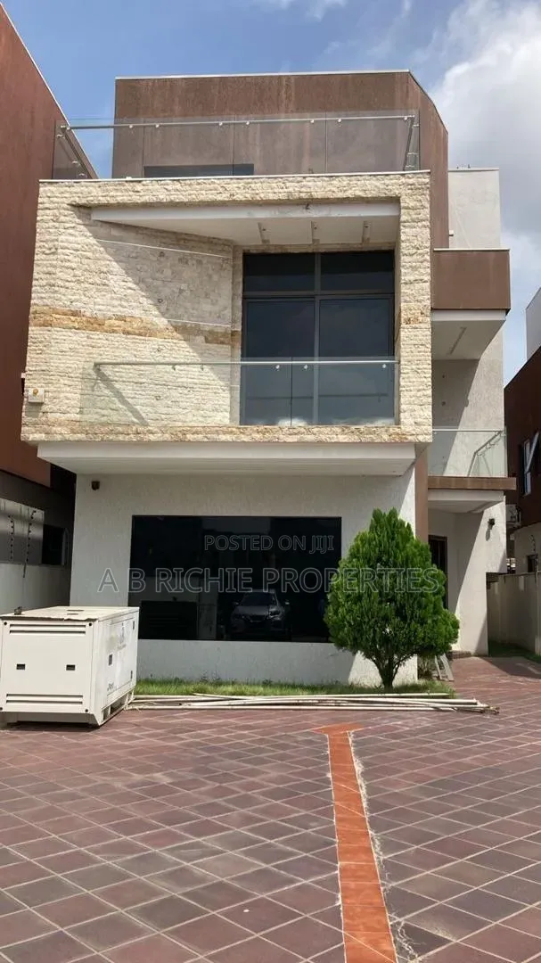 4bdrm Penthouse in Ab Richie Properties, American House for rent in American House