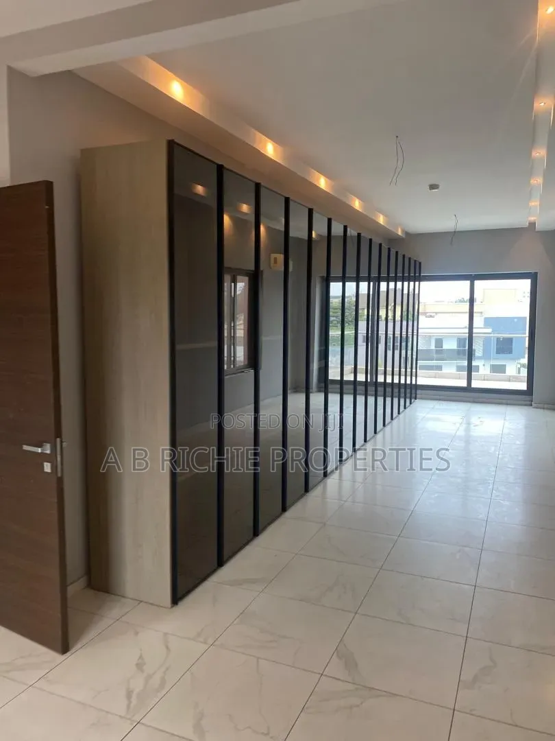 4bdrm Penthouse in Ab Richie Properties, American House for rent in American House