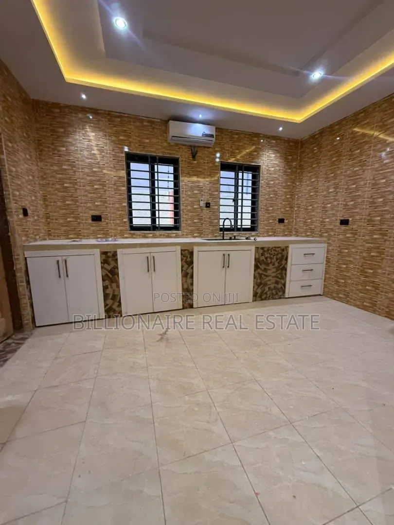 4bdrm Duplex in Santasi Kokoben, Kumasi Metropolitan for sale in Kumasi Metropolitan
