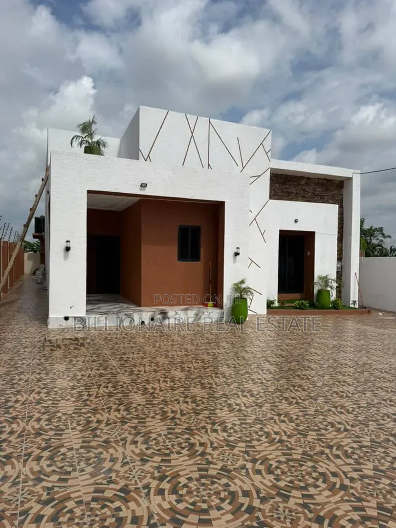 4bdrm Duplex in Santasi Kokoben, Kumasi Metropolitan for sale in Kumasi Metropolitan
