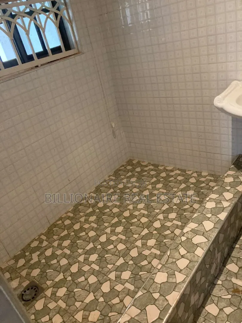 4bdrm Duplex in Santasi Kokoben, Kumasi Metropolitan for sale in Kumasi Metropolitan