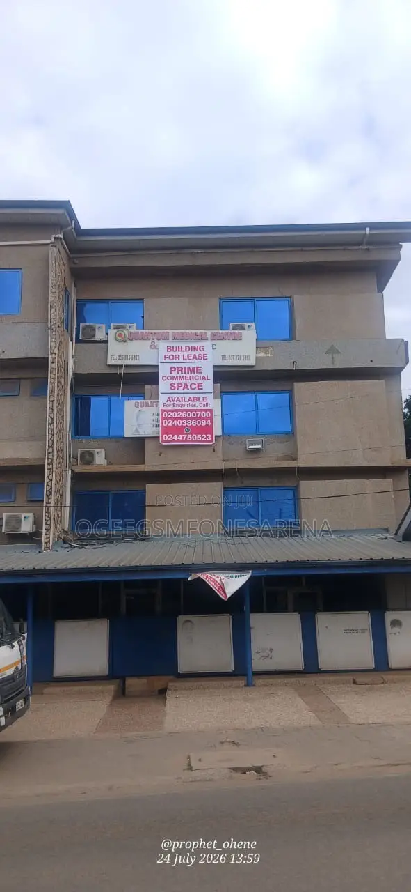 Prime Commercial Suitable for Hospital, Office Space Etc in Sharp Curve