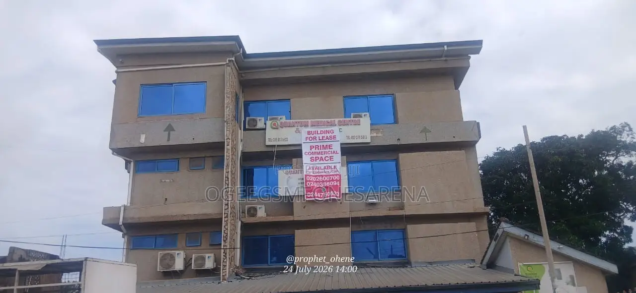 Prime Commercial Suitable for Hospital, Office Space Etc in Sharp Curve