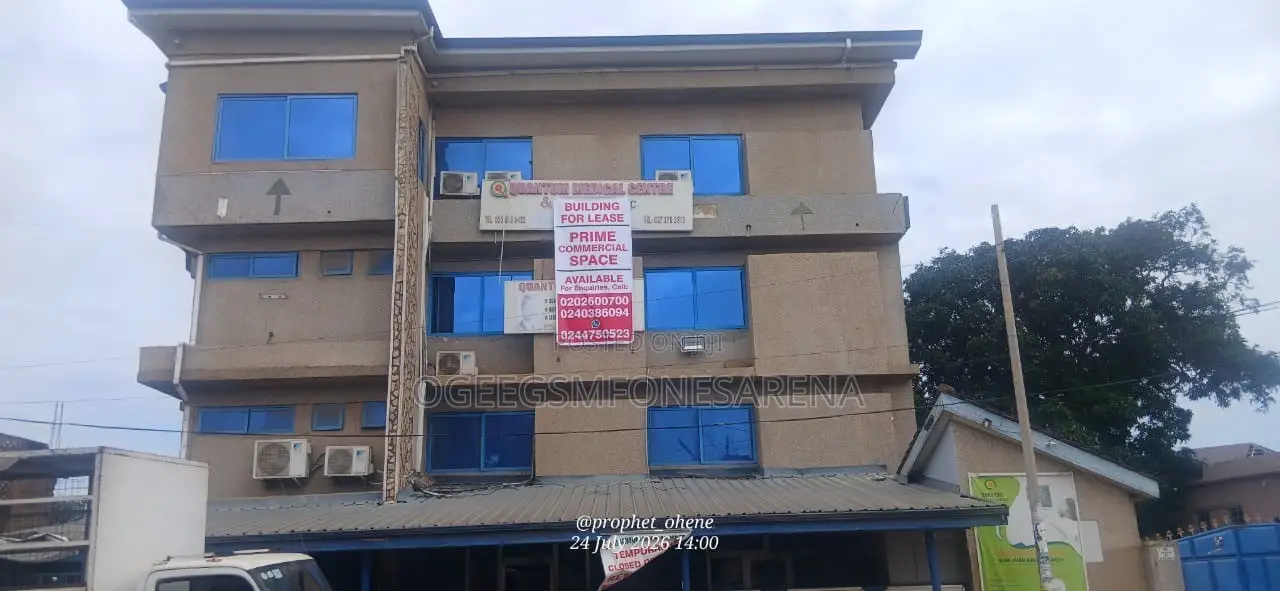 Prime Commercial Suitable for Hospital, Office Space Etc in Sharp Curve