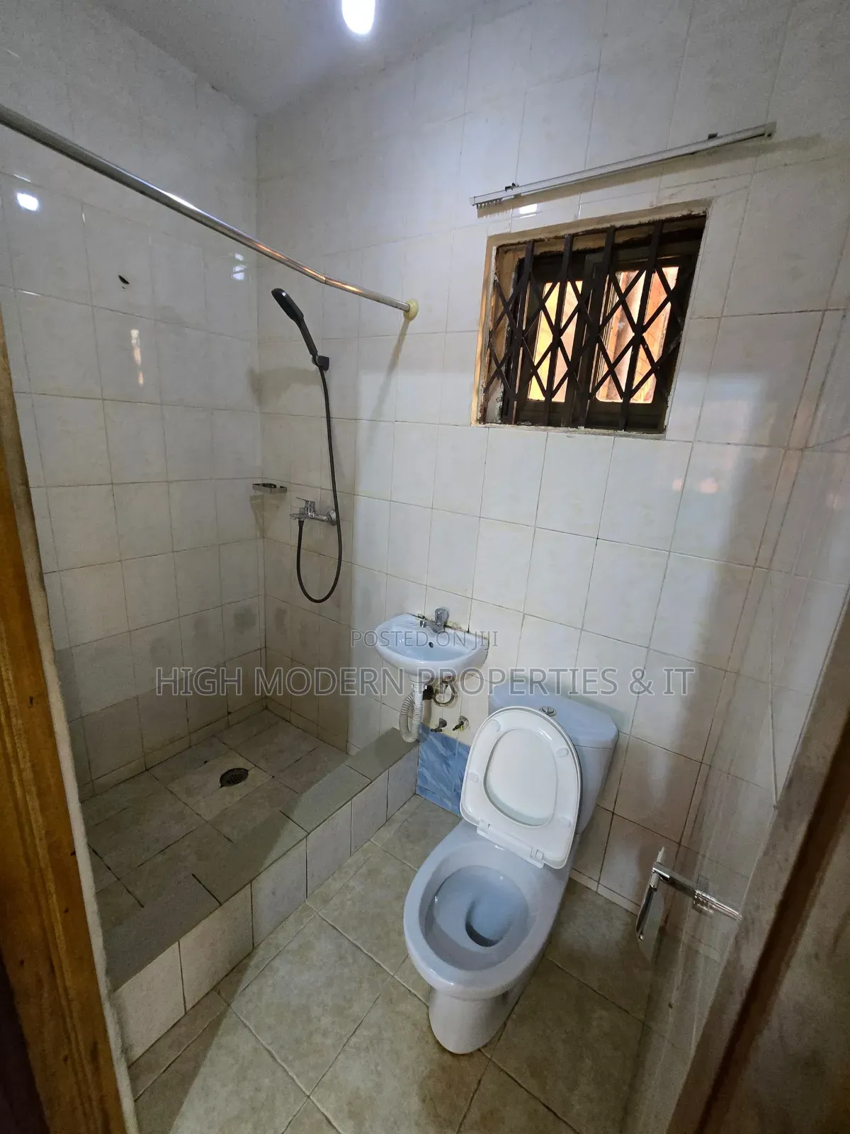 3bdrm Apartment in Malik, Accra Metropolitan for rent in Accra Metropolitan