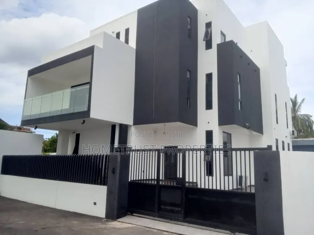 5bdrm Duplex in East Legon A&C Mall for sale in A&C Mall Area