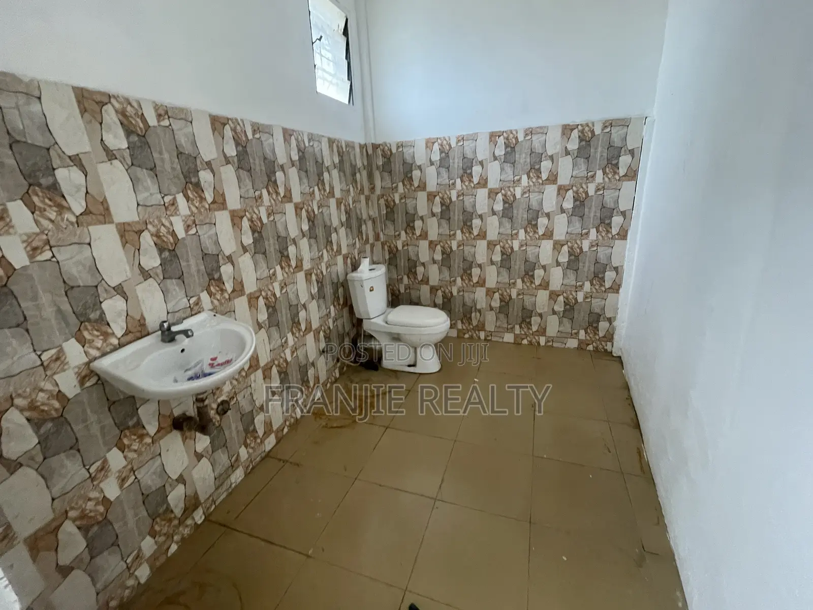 Office Space/ Store for Rent at Kasoa in Kasoa