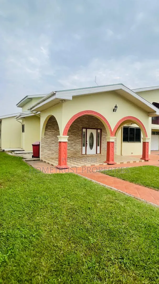 6bdrm Duplex in Haatso Westland, Antis for rent in Antis