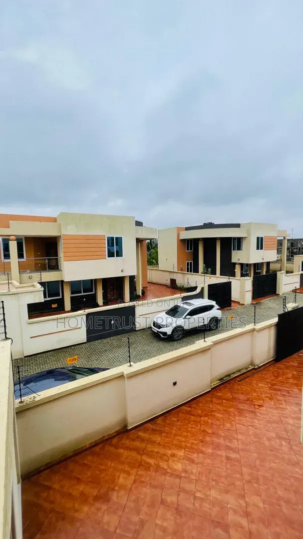4bdrm Duplex in Ga Odumase, Pokuase for sale in Pokuase