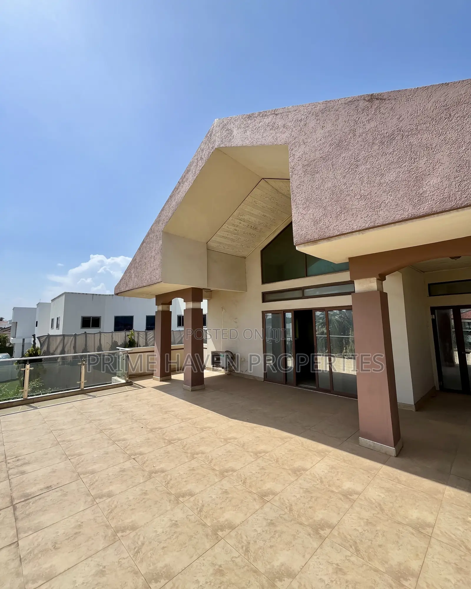 7bdrm House in Airport Hills for sale in Airport Residential Area