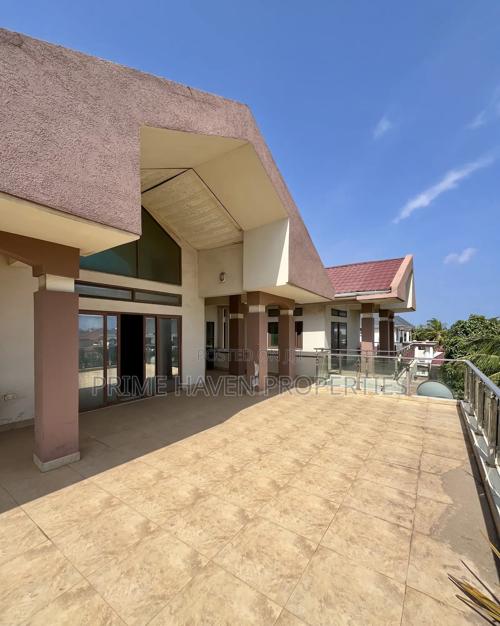 7bdrm House in Airport Hills for sale in Airport Residential Area