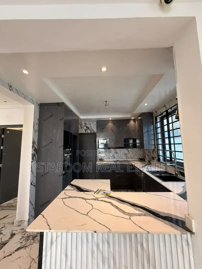 4bdrm Duplex in East Legon Hills, Lake Side Estate for sale in Lake Side Estate