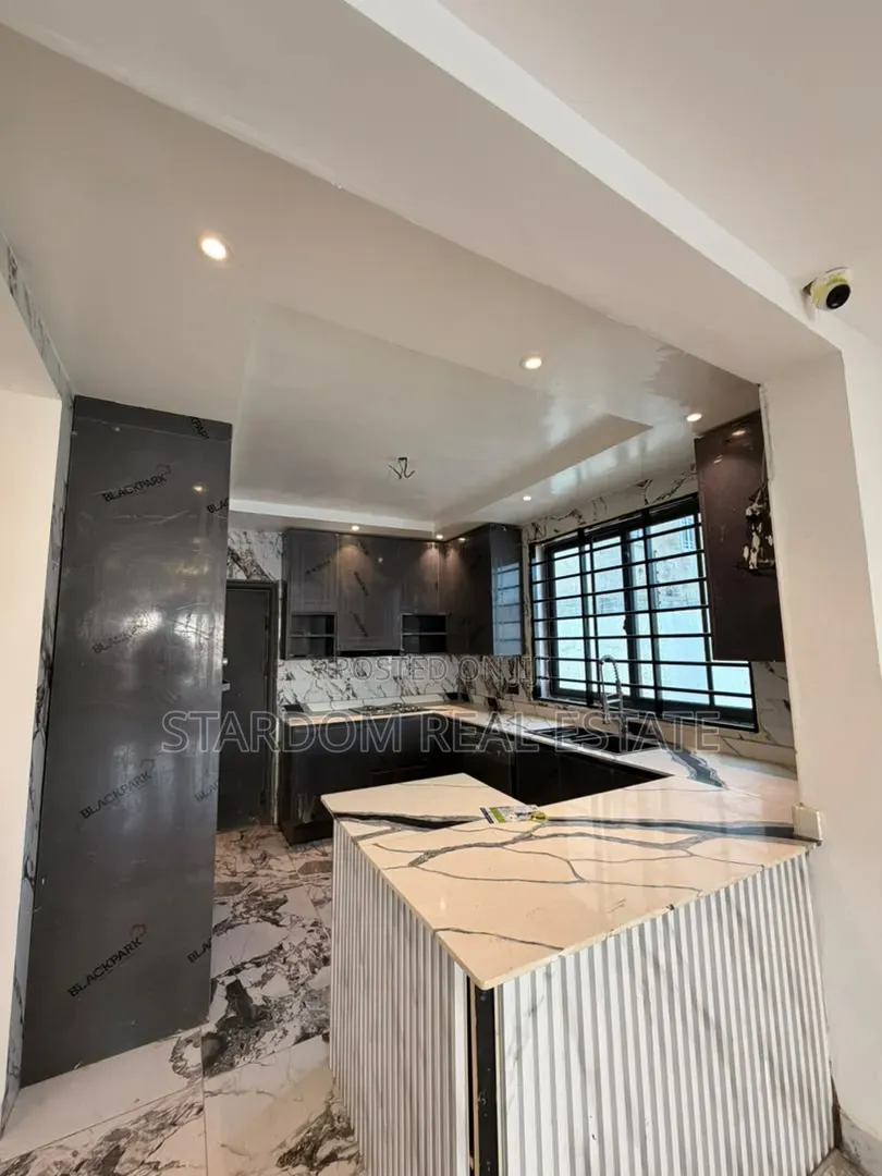 4bdrm Duplex in East Legon Hills, Lake Side Estate for sale in Lake Side Estate