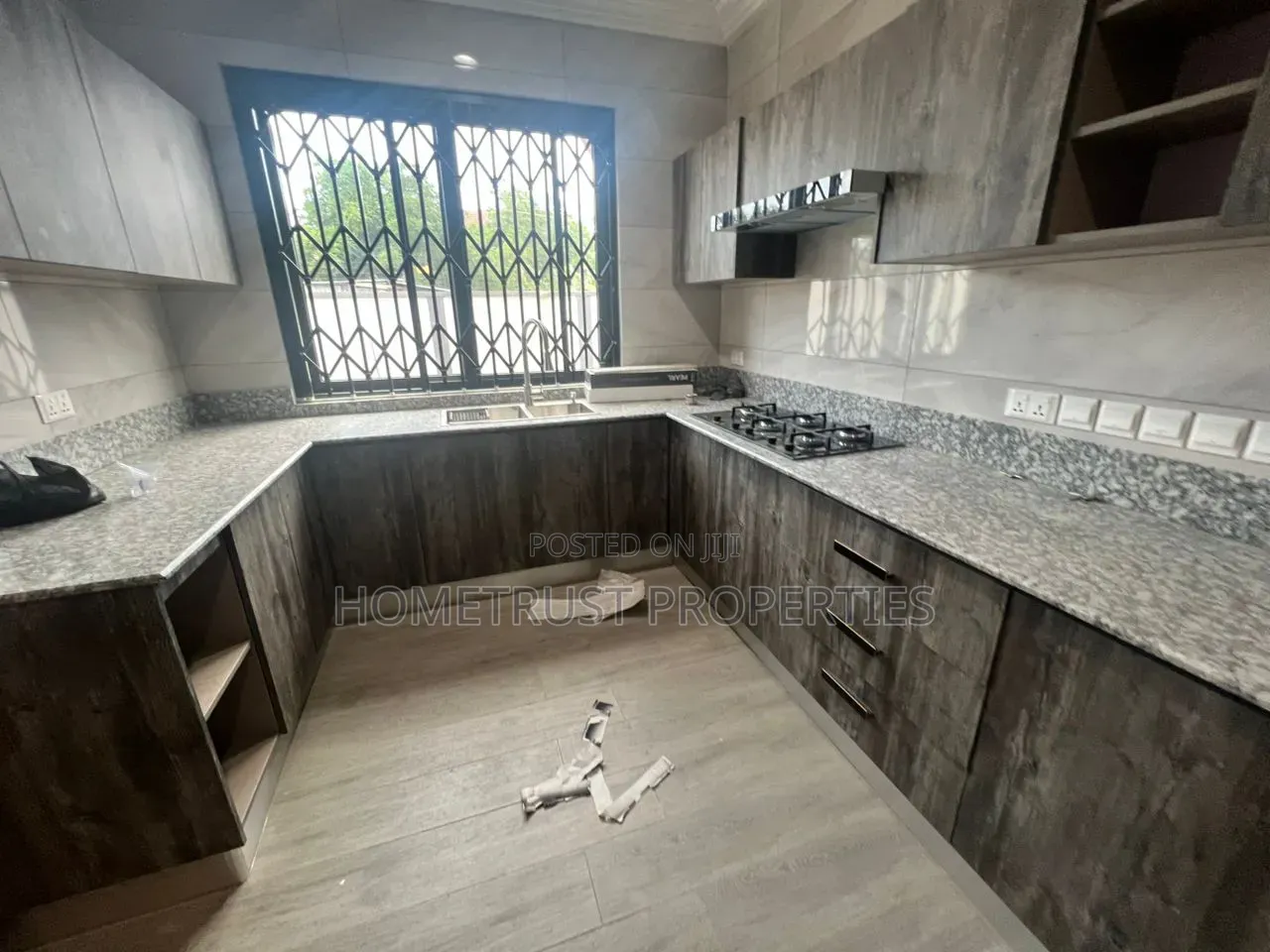 4bdrm Duplex in Teshie Nungua for sale in Teshie-Nungua Estates