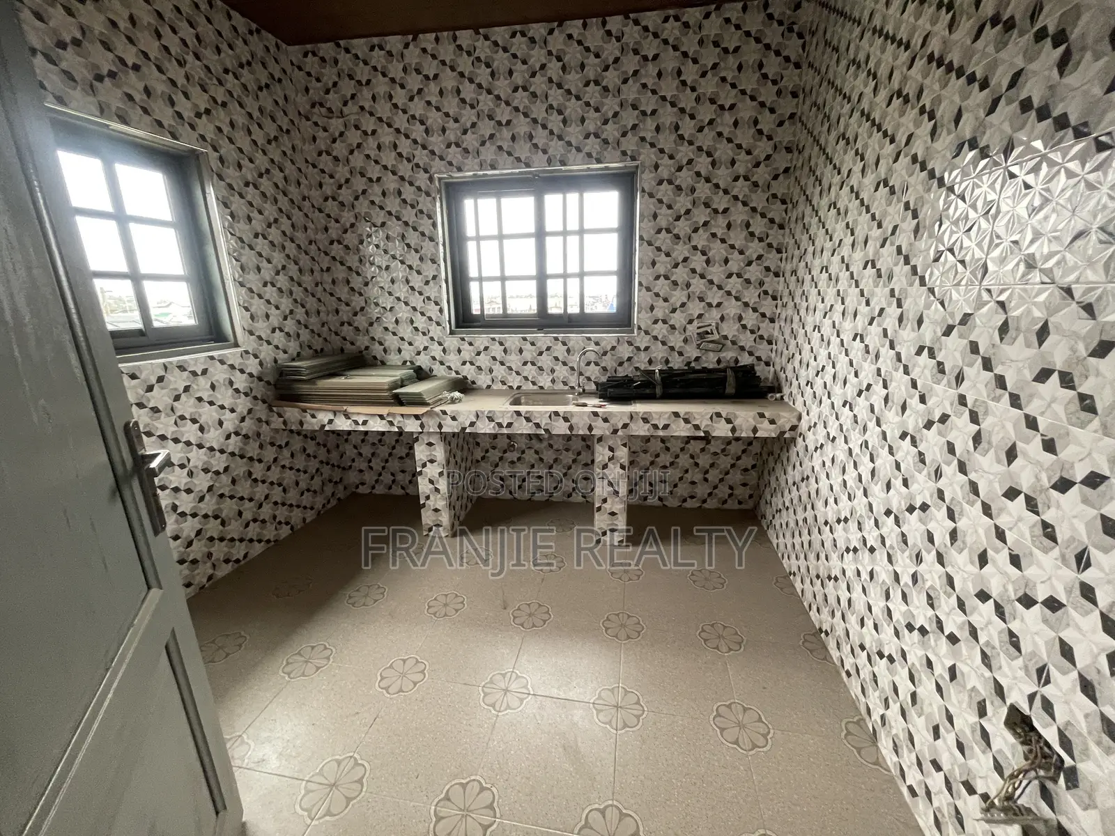 Double Shop for Office Space for Rent at Kasoa. in Kasoa