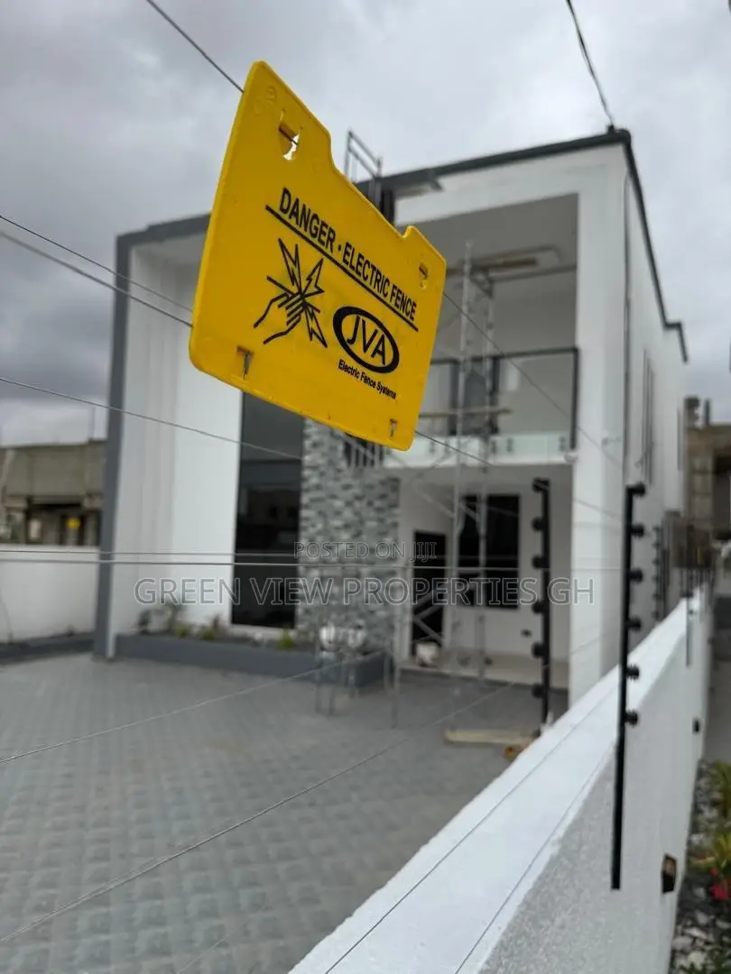 4bdrm Duplex in East Legon for sale in East Legon