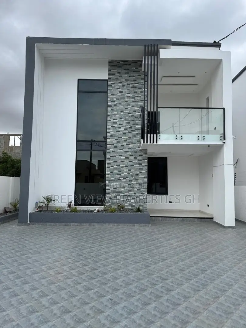 4bdrm Duplex in East Legon for sale in East Legon