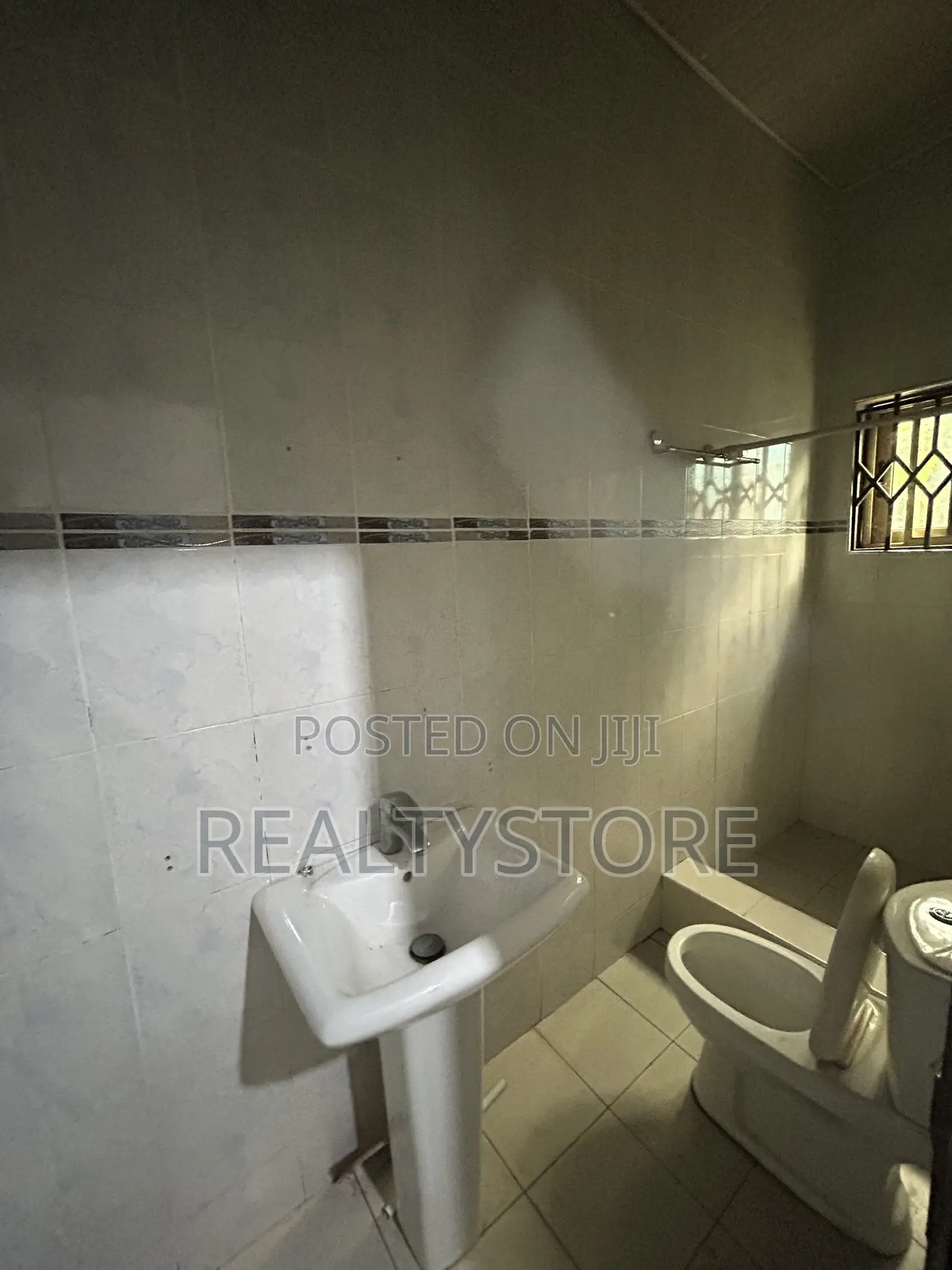 5bdrm House in Abuom, Accra Metropolitan for rent in Accra Metropolitan