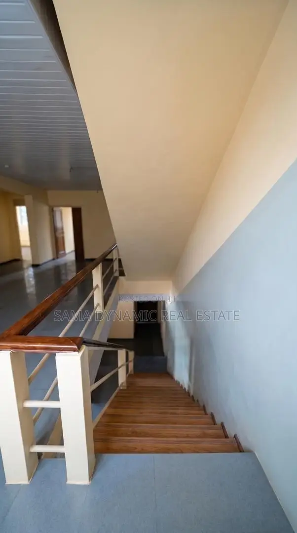 12bdrm House in Cantonment, Cantonments for rent in Cantonments