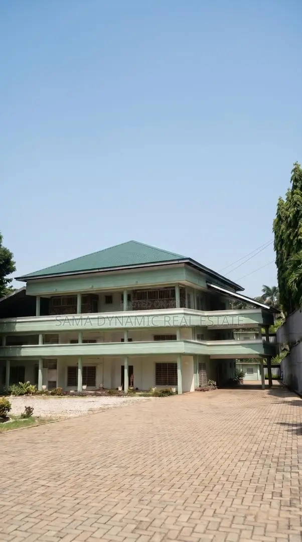 12bdrm House in Cantonment, Cantonments for rent in Cantonments