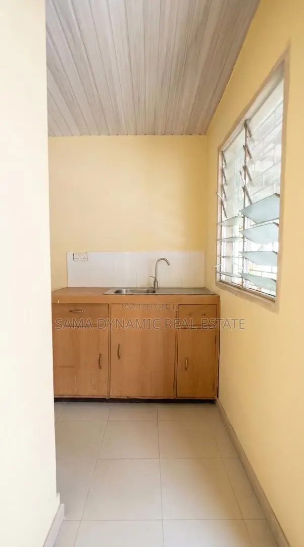 12bdrm House in Cantonment, Cantonments for rent in Cantonments